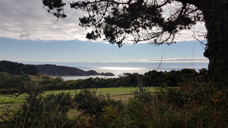 couché de soleil sur les iles anglo normandes en rando